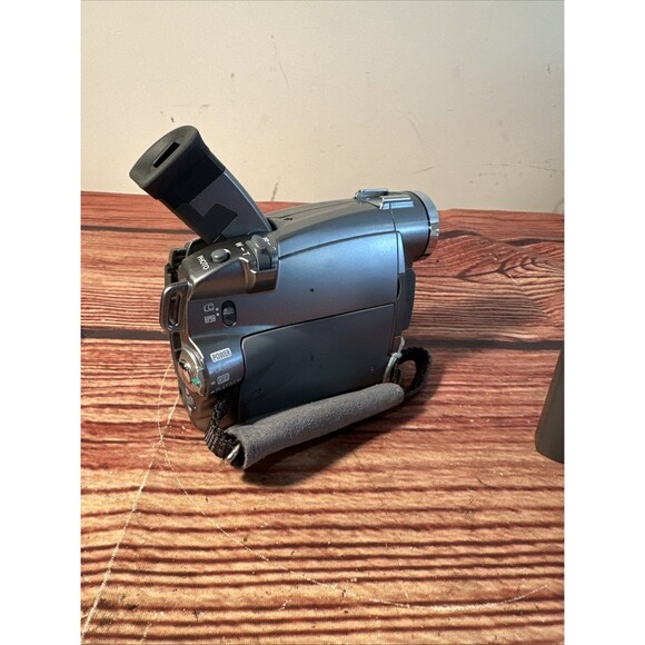 Canon ZR85 MiniDV Camcorder NTSC Camera Bundle – Tested W/ Charger + Battery - Picture 7 of 11